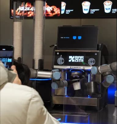 Bonheur by X Barista — robot kol hassasiyetle latte hazırlıyor