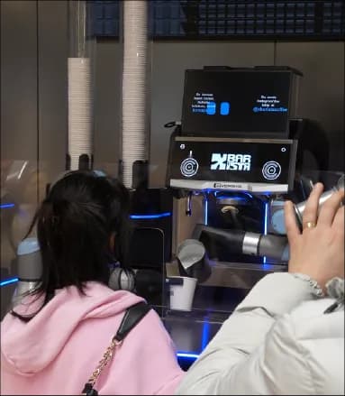 Bonheur by X Barista — bardak hazırlama ve süt köpürtme aşaması