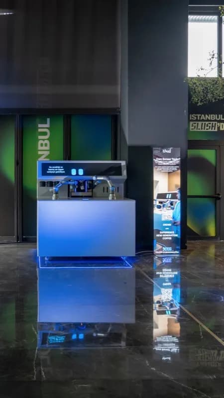 X Barista etkinlik ve festival anısı — robot barista stantı 10