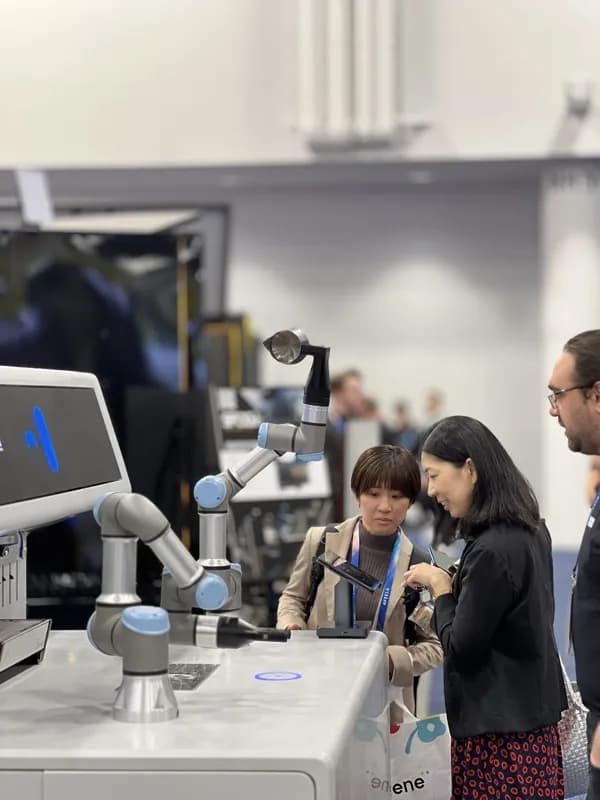 X Barista etkinlik ve festival anısı — robot barista stantı 11