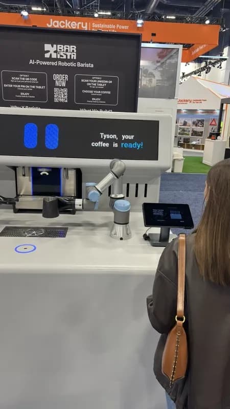 X Barista etkinlik ve festival anısı — robot barista stantı 16