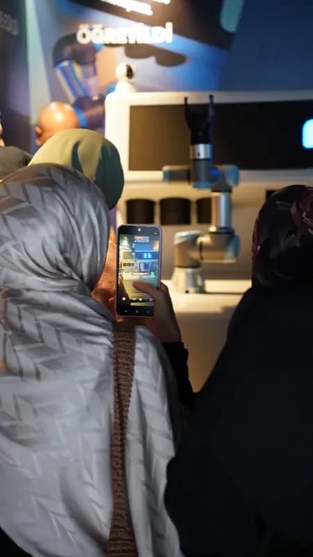 X Barista etkinlik ve festival anısı — robot barista stantı 22