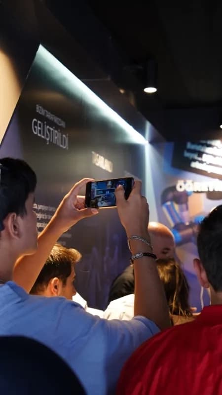 X Barista etkinlik ve festival anısı — robot barista stantı 25