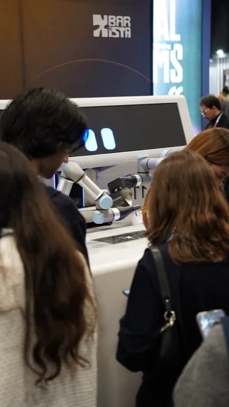 X Barista etkinlik ve festival anısı — robot barista stantı 28