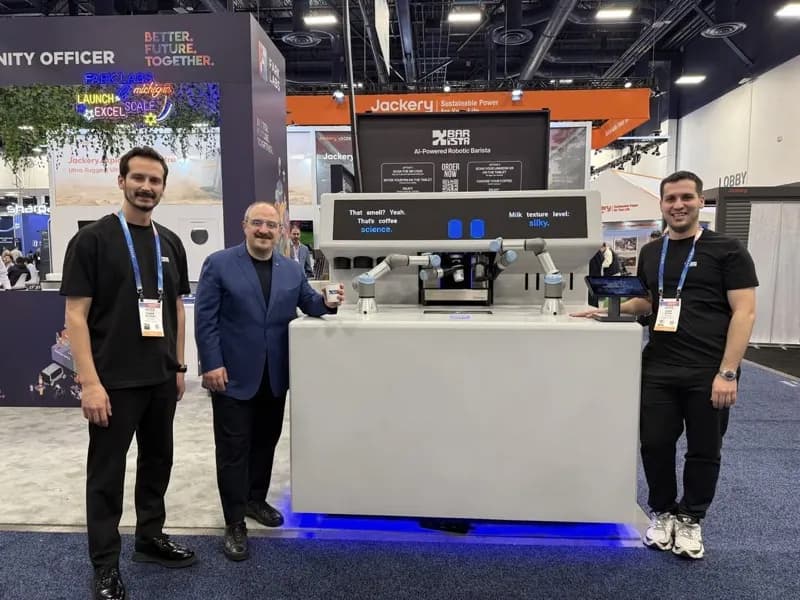 X Barista etkinlik ve festival anısı — robot barista stantı 5