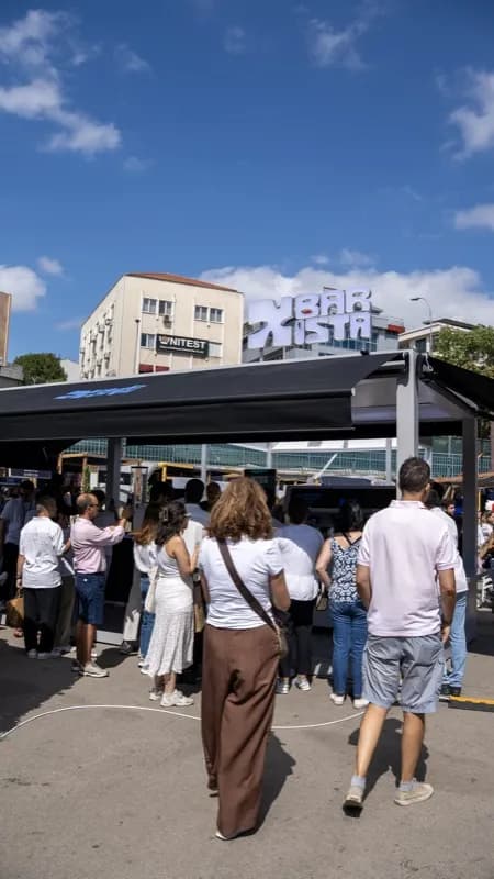 X Barista etkinlik ve festival anısı — robot barista stantı 6
