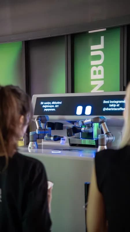 X Barista etkinlik ve festival anısı — robot barista stantı 9